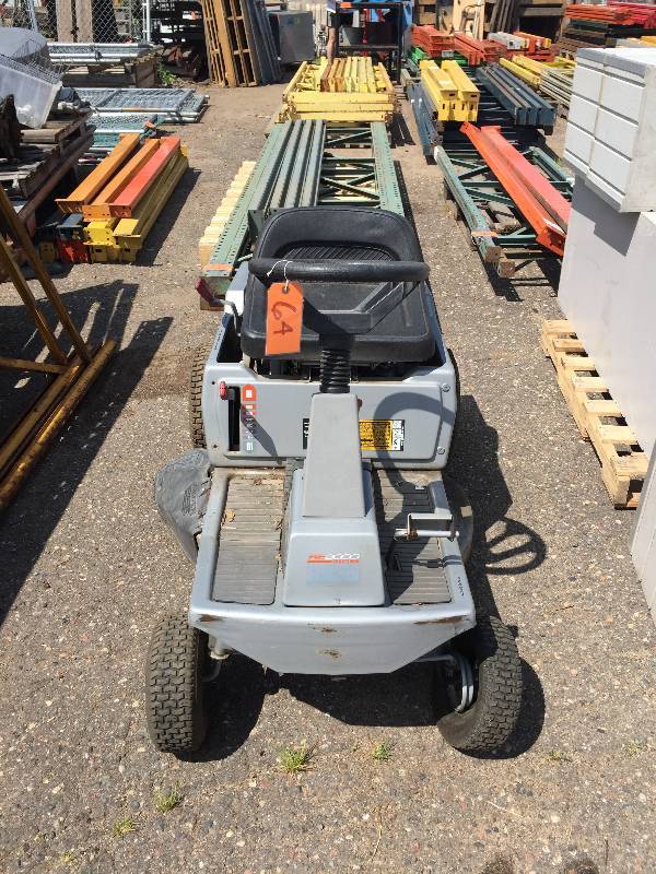 lot 64 image: 10 HP Craftsman II Rider Mulch