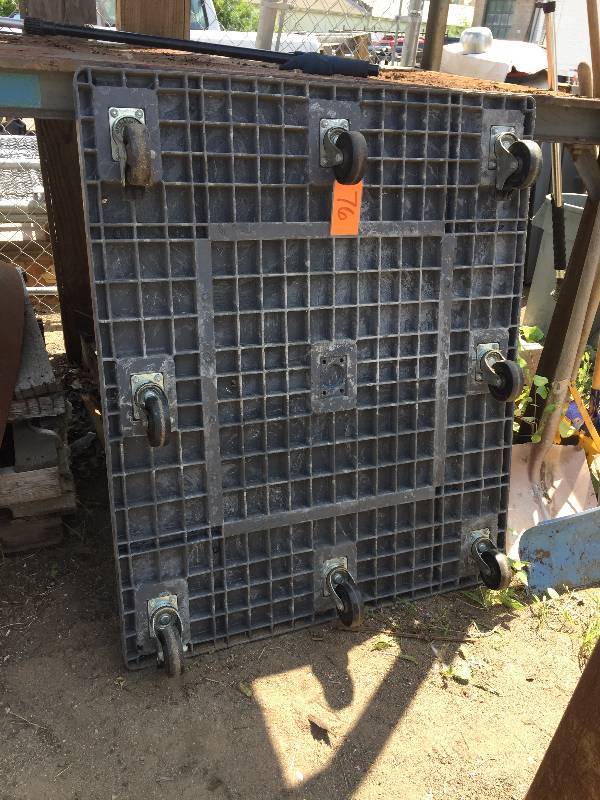 lot 76 image: Large plastic 8-wheeled platform dolly