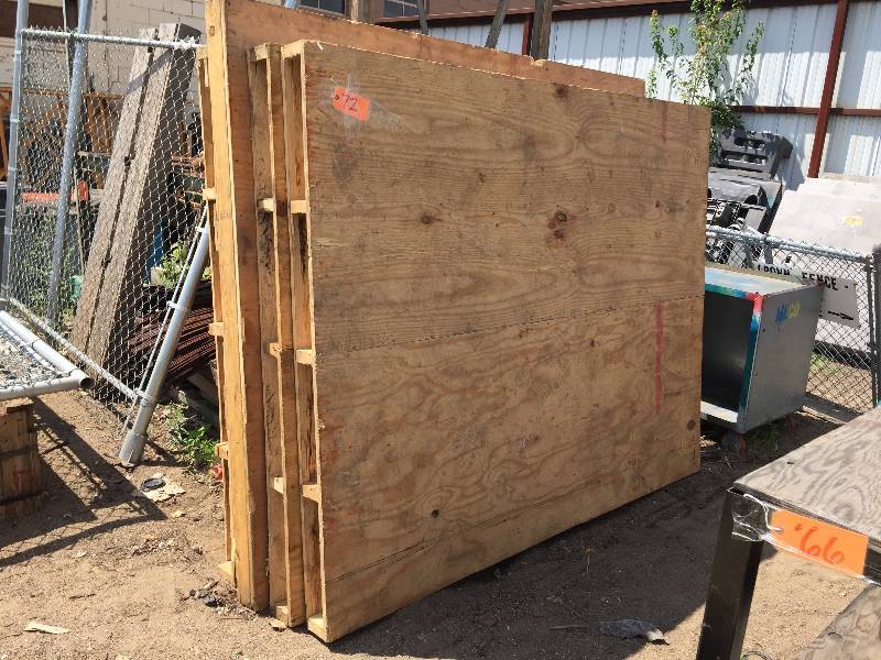 lot 72 image: Large, heavy duty wood platforms