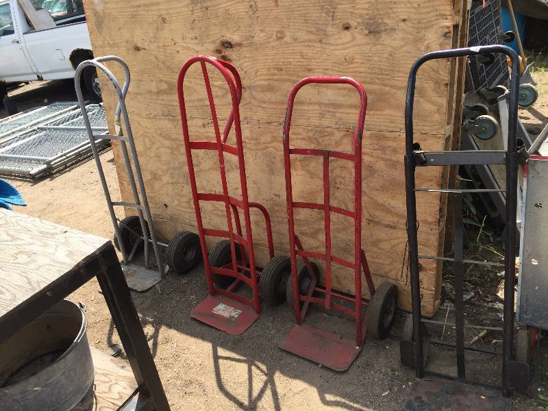 lot 80 image: Assorted 2-wheelers  dollies