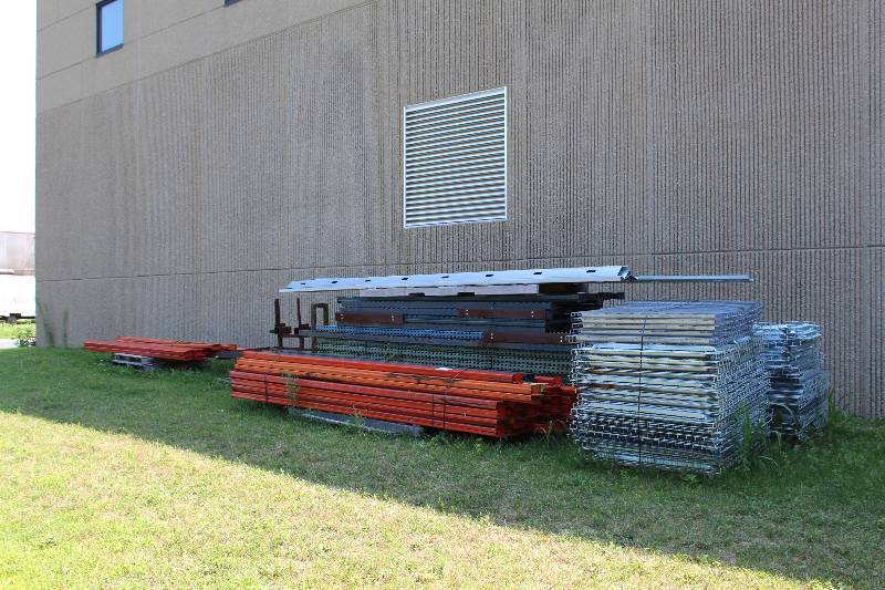 lot 149 image: Lot of (106) Pallet Racking - 16) Uprights, 32) Cross Beams, 58) Wire Racks