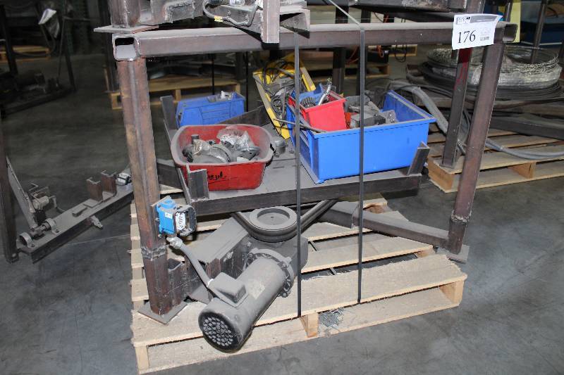 lot 176 image: Wire Turn Table w Dayton Motor
