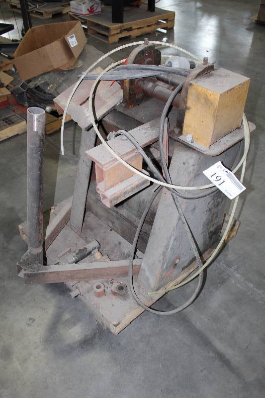 lot 191 image: Ring Roller