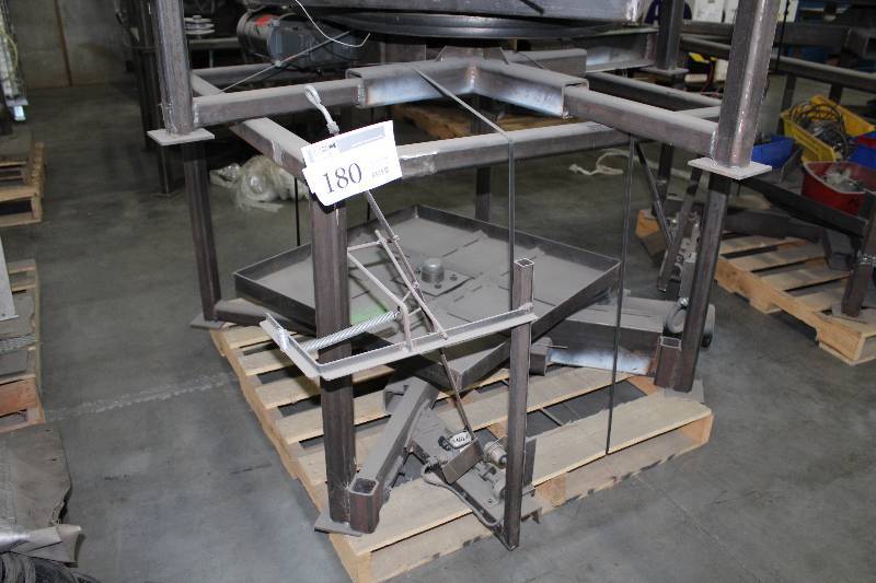 lot 180 image: Wire Turn Table w Dayton Permanent Magnet DC Motor