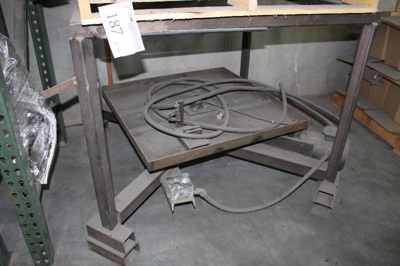 lot 187 image: Wire Turn Table w GE DC Motor