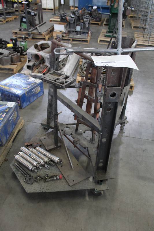 lot 203 image: Rolling Metal Cart w Hardware