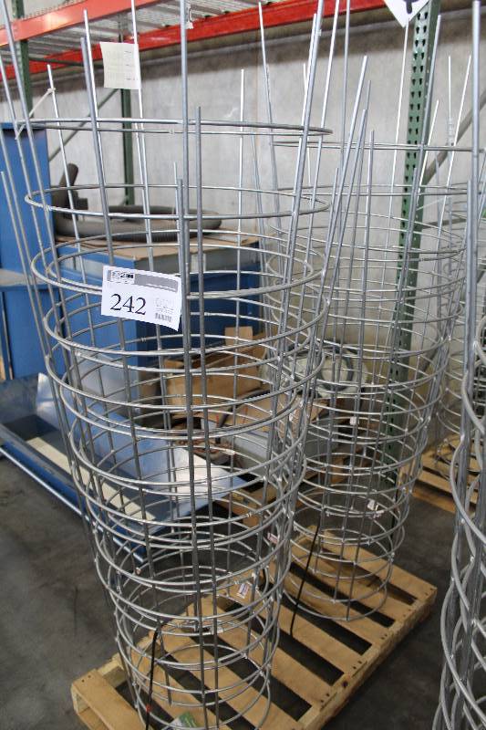 lot 242 image: Lot of (10) Glamos Extremz 5ft. Inverted Supports