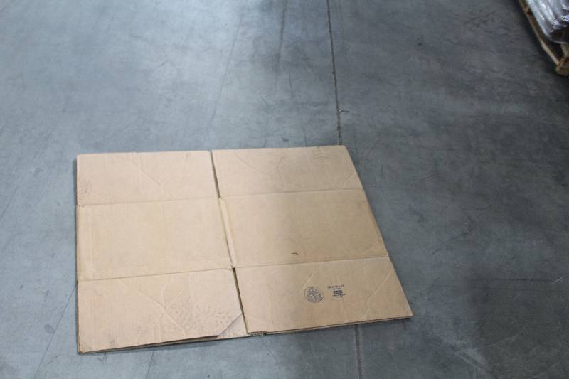 lot 415 image: Uline S-4184 Box Flats 18x16x10in.