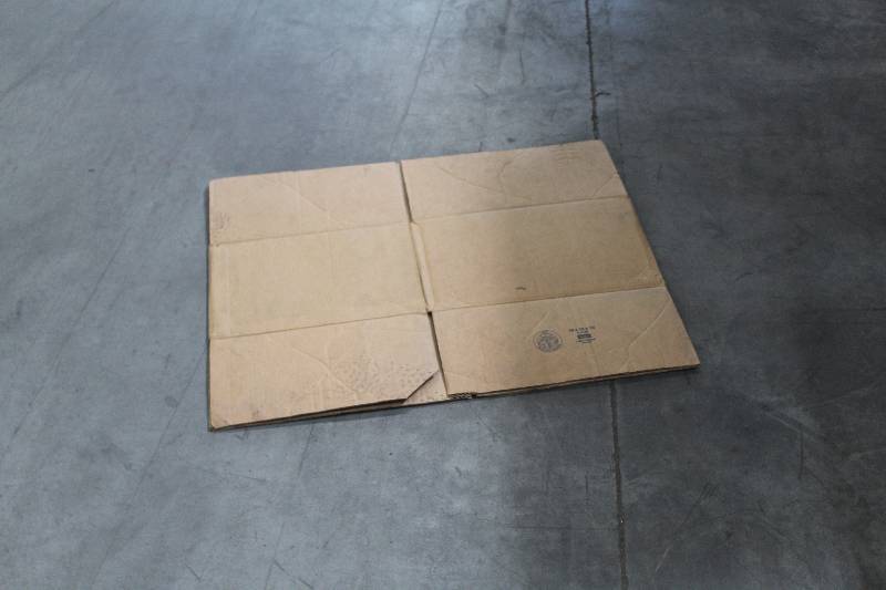 lot 421 image: Uline S-4184 Box Flats 18x16x10in.