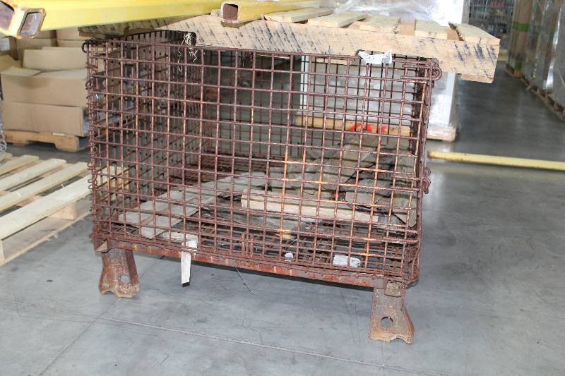 lot 435 image: Collapsible Metal Wire Bin