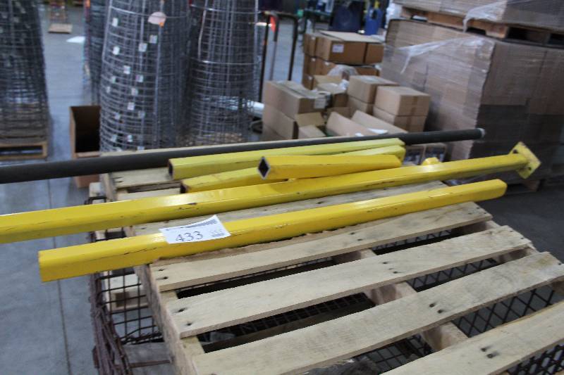 lot 433 image: Metal Posts