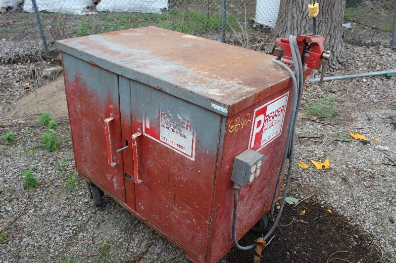 lot 53 image: Job Box w Vise, External Power Outlet
