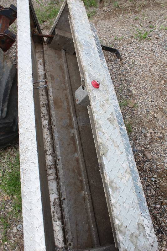 lot 75 image: Truck Bed Box