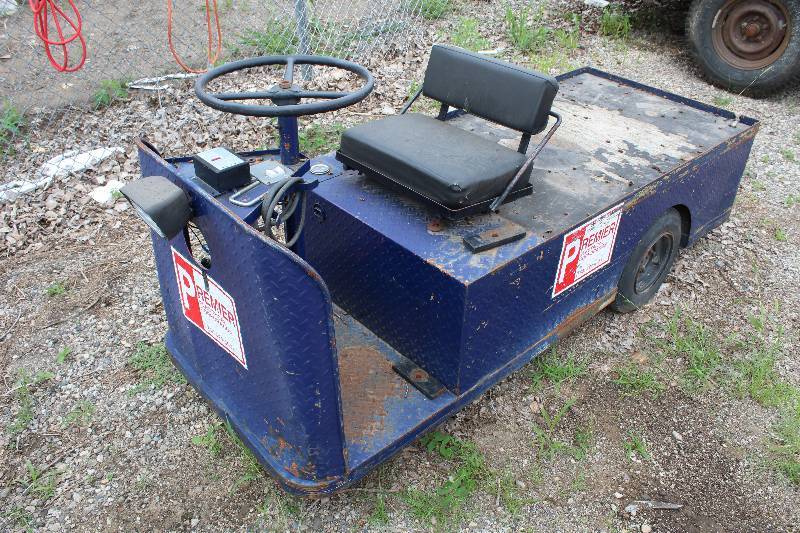 lot 94 image: Taylor-Dunn Electric Tow Cart