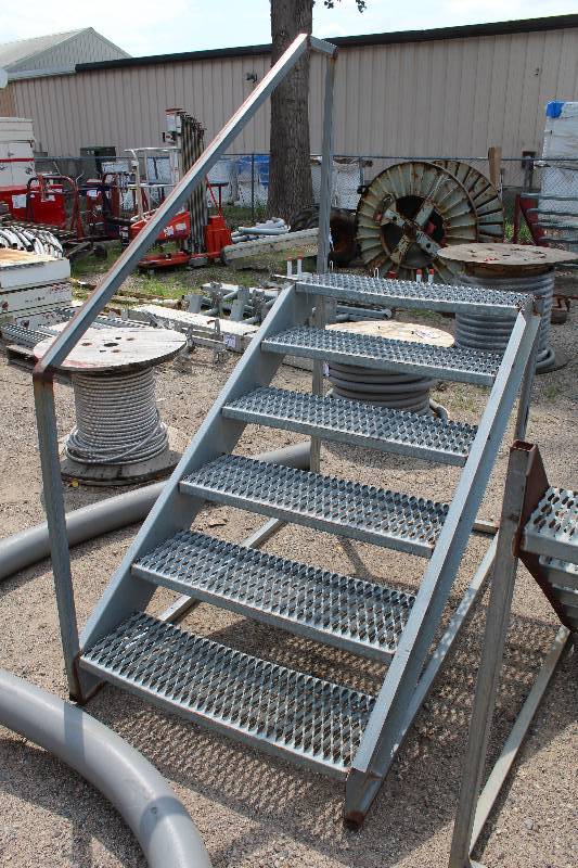 lot 104 image: 6-Step Metal Ladder Stair
