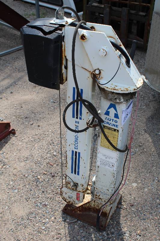 lot 108 image: Econo Ton II Auto Crane Arm