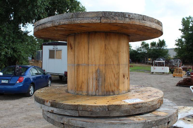 lot 117 image: Wood Spool