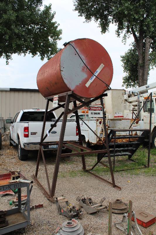 lot 44 image: Diesel Fuel Tank w Stand
