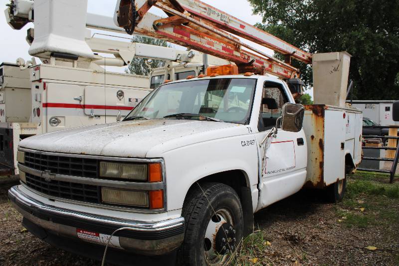lot 11 image: 1992 C3500 Pickup Truck w Utility Bed, Dur-A-Lift Bucket Lift 