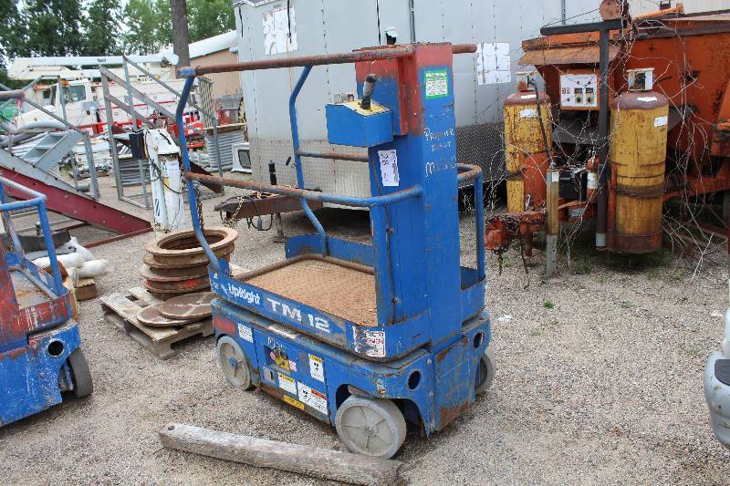 lot 28 image: Upright TM12 Mast Lift
