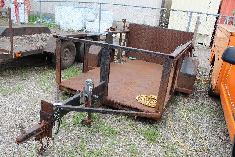 lot 14 image: 2001 Custom Built Single Axle Diamond Plate Metal Bed Trailer w Ramp