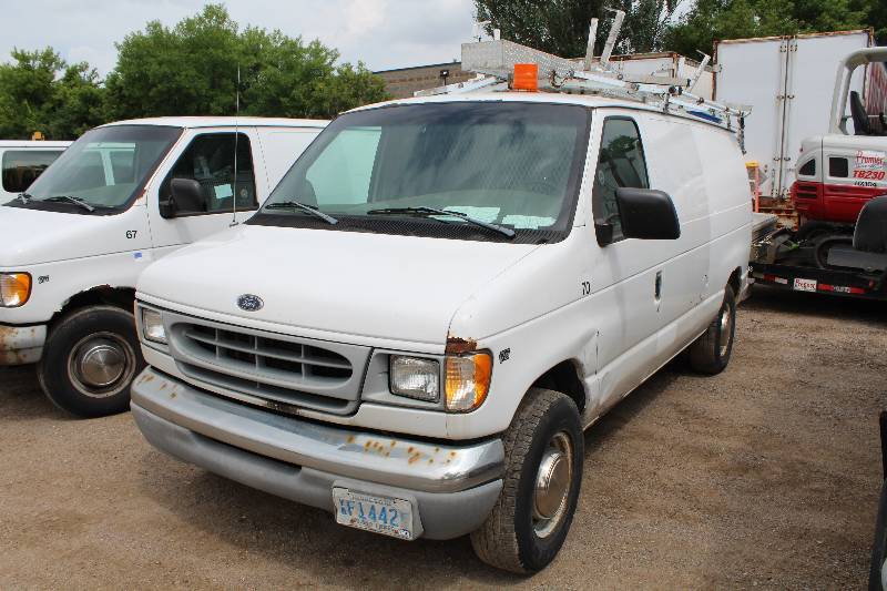 lot 6 image: 1998 Ford E-350 Econoline Super Duty 3-Door Cargo Van