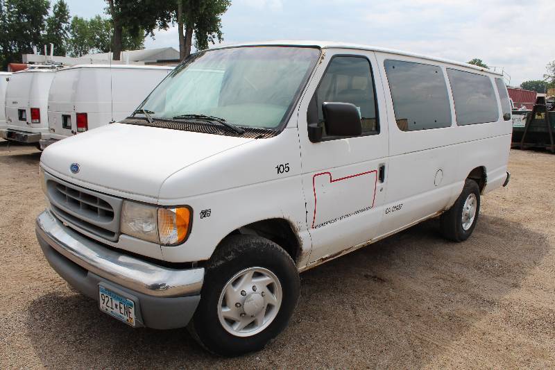 lot 5 image: 1997 Ford E-350 Extended Cab 4-Door Passenger Van