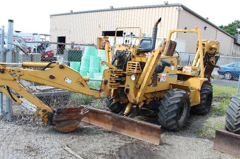 lot 1 image: Vermeer TR105 V8550A Trencher Backhoe w Rollbar