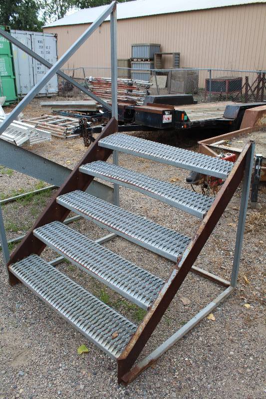 lot 147 image: 5-Step Metal Ladder Stair
