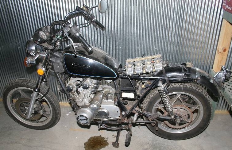 lot 3 image: Suzuki Motorcycle