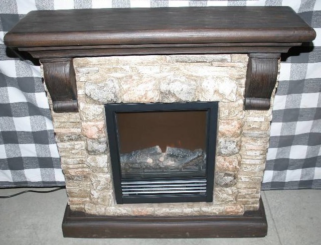 lot 14 image: Faux Fireplace
