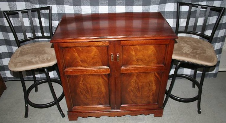 lot 16 image: Stools and Cabinet