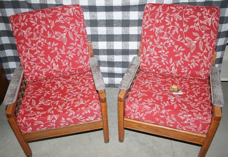 lot 17 image: Lounge Chairs