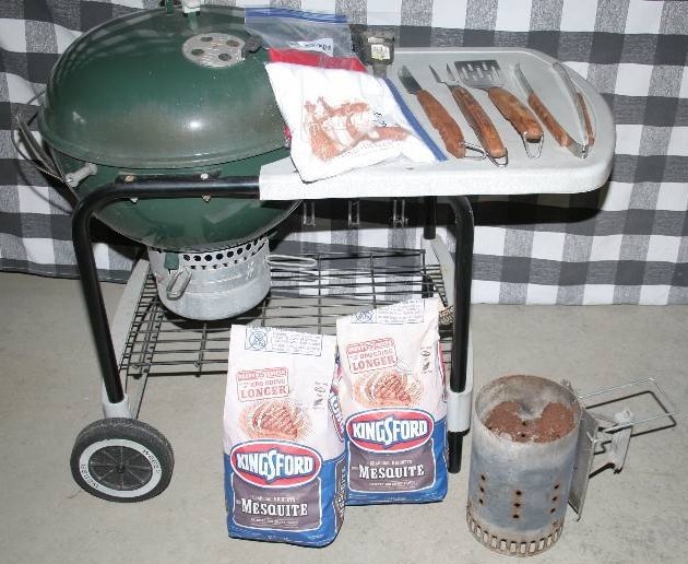 lot 21 image: Charcoal Grill and Cart