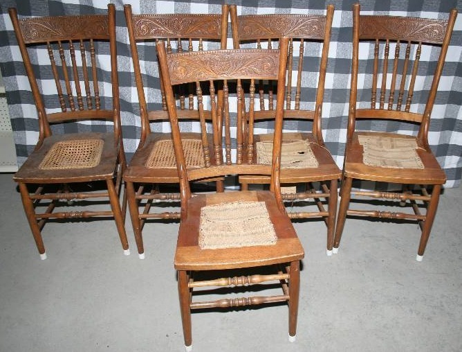 lot 22 image: Chair Set