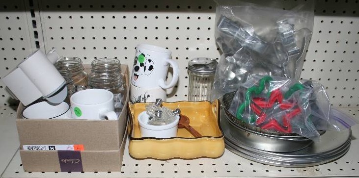 lot 36 image: Assorted Kitchenwares