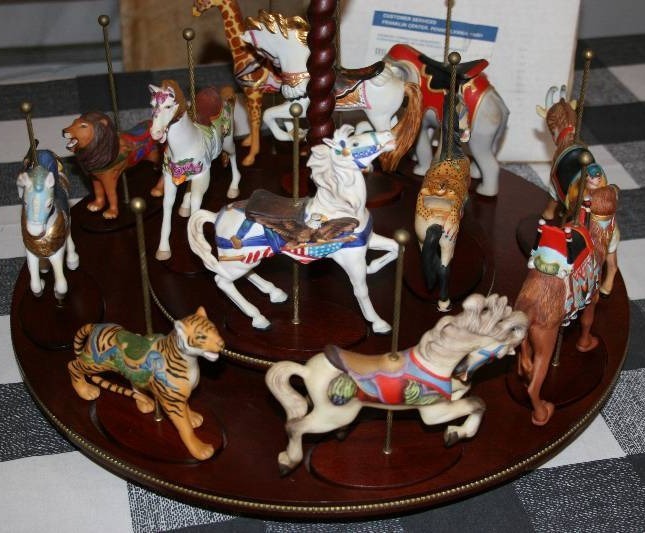 lot 47 image: Franklin Mint Carousel Set