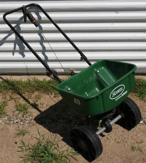 lot 57 image: SeedFertilizer Spreader