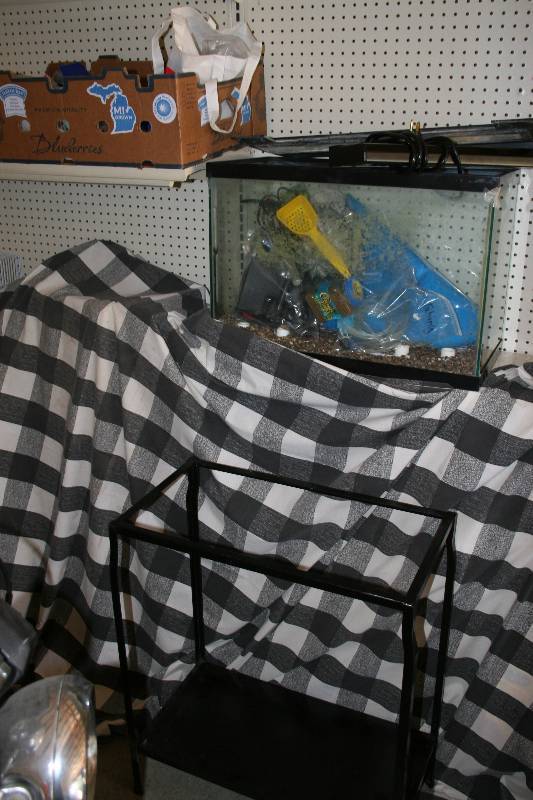 lot 58 image: AquariumTerrarium