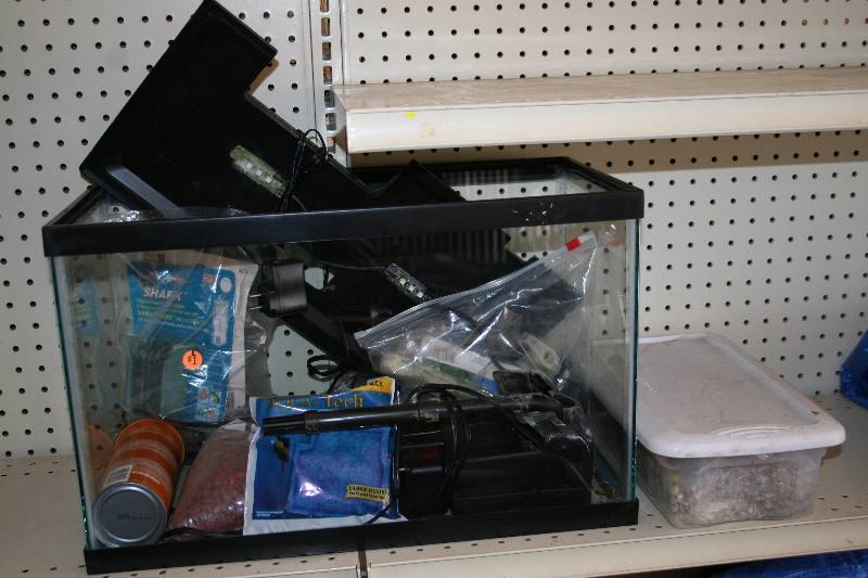 lot 59 image: AquariumTerrarium