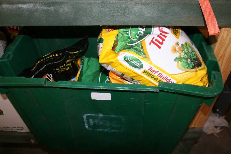 lot 65 image: Lawn Feed and Bug Killer