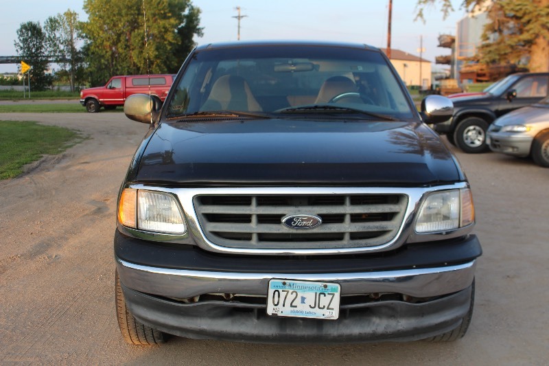 2001 Ford F150 XLT - 2 Owner -