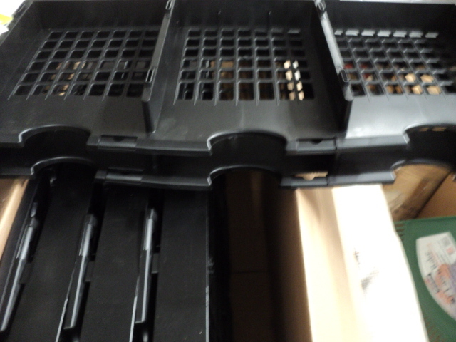 8 shelf storage unit - needs assemb...