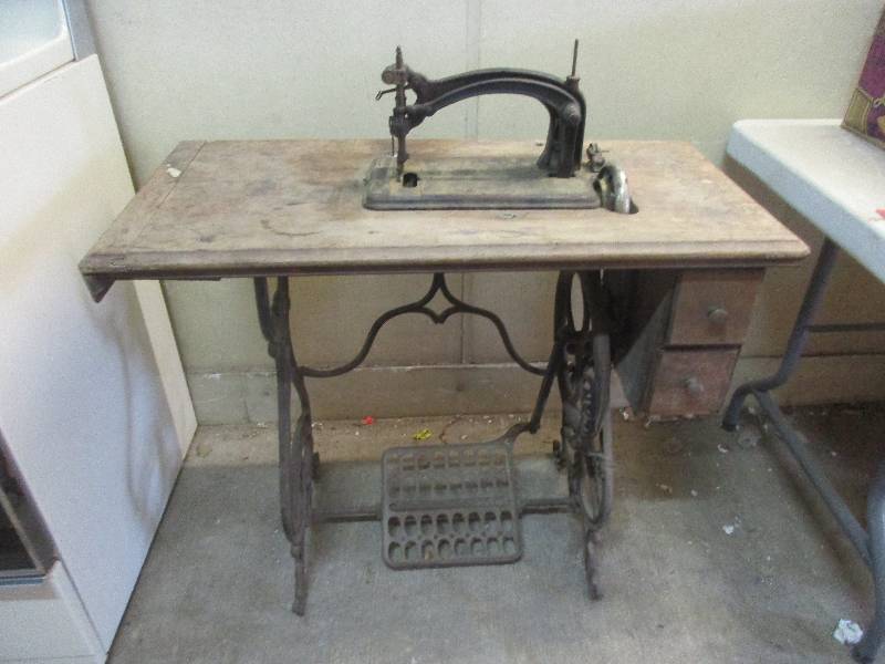 Treadle sewing machine