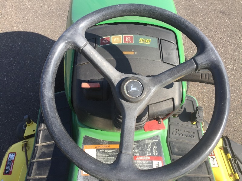 lot 2 image: 1996 JOHN DEERE TRACTOR 345 POWER STEERING