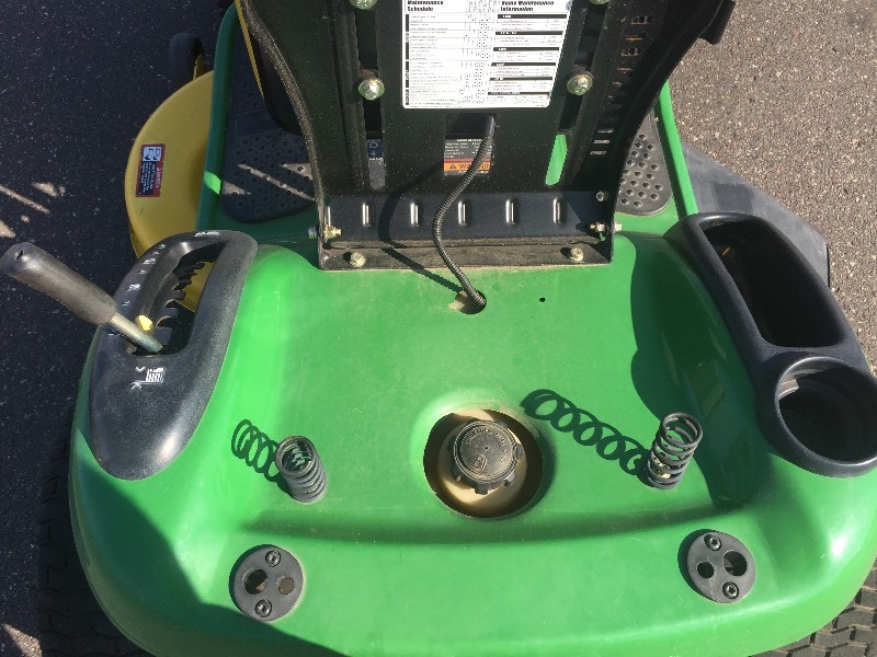 lot 3 image: 2004 JOHN DEERE TRACTOR L118 AUTOMATIC