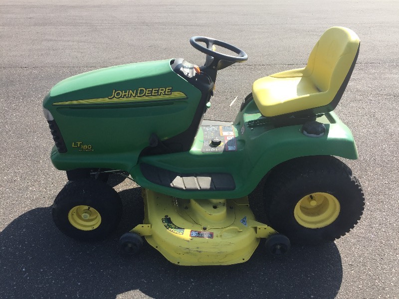 lot 4 image: 2000 JOHN DEERE TRACTOR LT180 AUTOMATIC