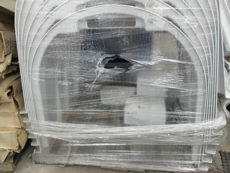 lot 4 image: Wellcraft 5600 Series Modular Windo...