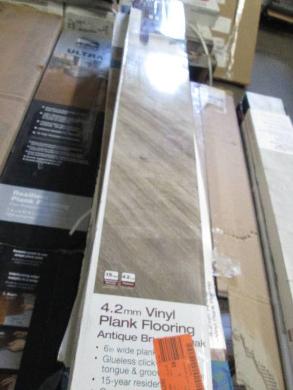 lot 347 image: 9 Cases Home Decorators Collection ...