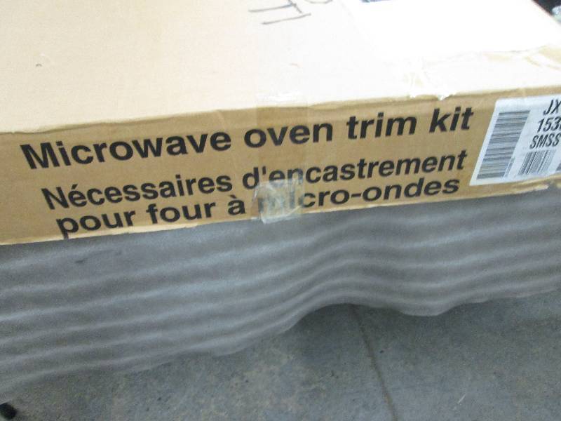 lot 169 image: Microwave Optional 30 Built-In Tri...